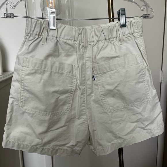 Levi’s Pleated Utility Women’s Shorts - Picture 4 of 10